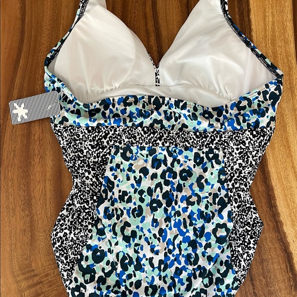 SPLENDID NWT “TROPICS SPOT” ONE PIECE SIZE LARGE (10-12 w/ removable pads) I - Picture 8 of 9